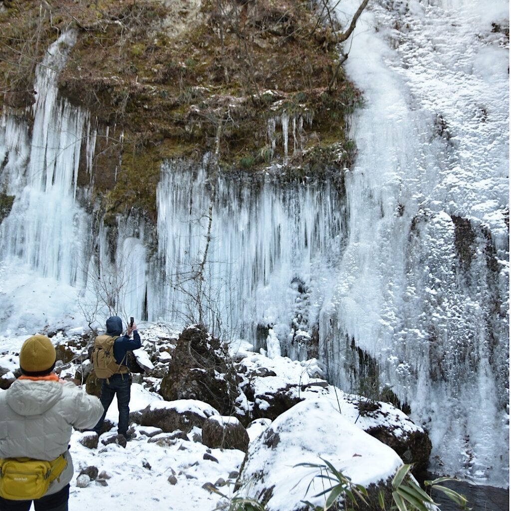 氷瀑を間近で見よう！横谷渓谷スノートレッキング